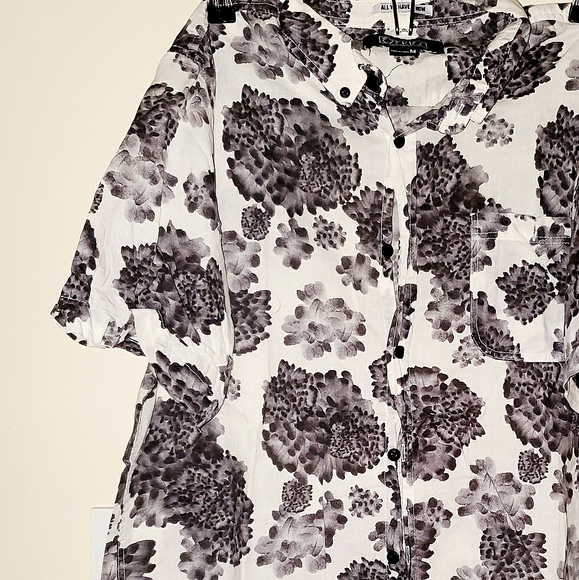 Men's floral button down - Picture 2 of 3